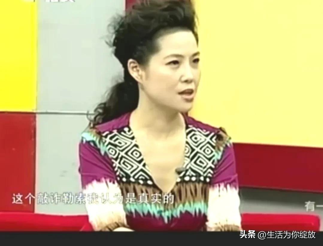 他是坑爹的星二代，十五岁无证驾驶兼打人，十七岁轮奸醉酒女