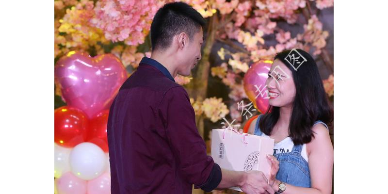 我38岁，未嫁，八姐弟，23个外甥侄子，每年红包让我苦不堪言