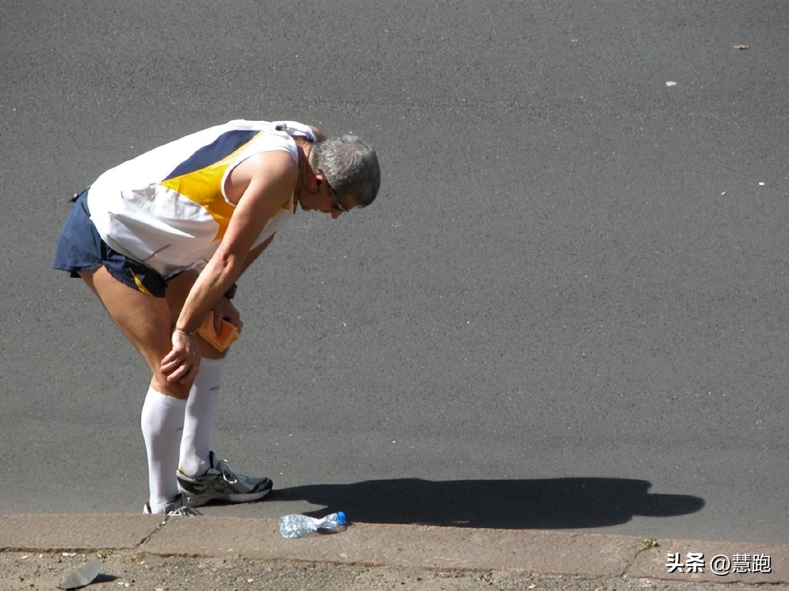 长距离比赛该吃多少能量胶：来自全新可穿戴技术的实证