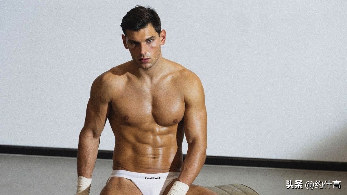 性感“*男美**鱼”被网暴，一个丑女差点让人错过了一波帅哥