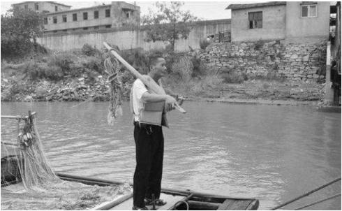 捞尸人夜晚捞尸全过程,民间真实的捞尸人