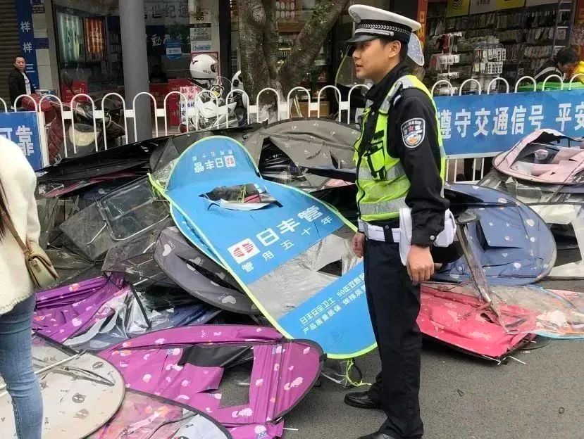 什么样的电动车遮阳伞是不违法的,电动车遮阳伞罚款