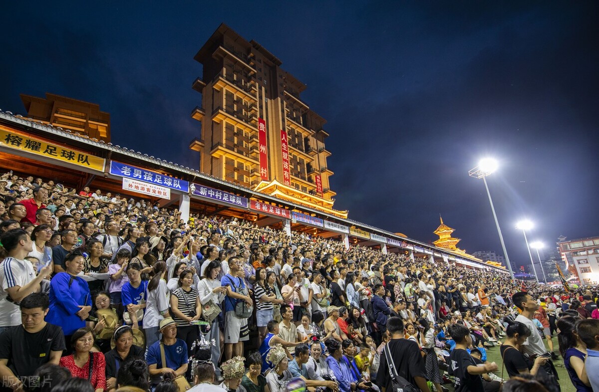 不要门票的“村超”，给榕江拉来2亿元的收入，这个引流思维绝了