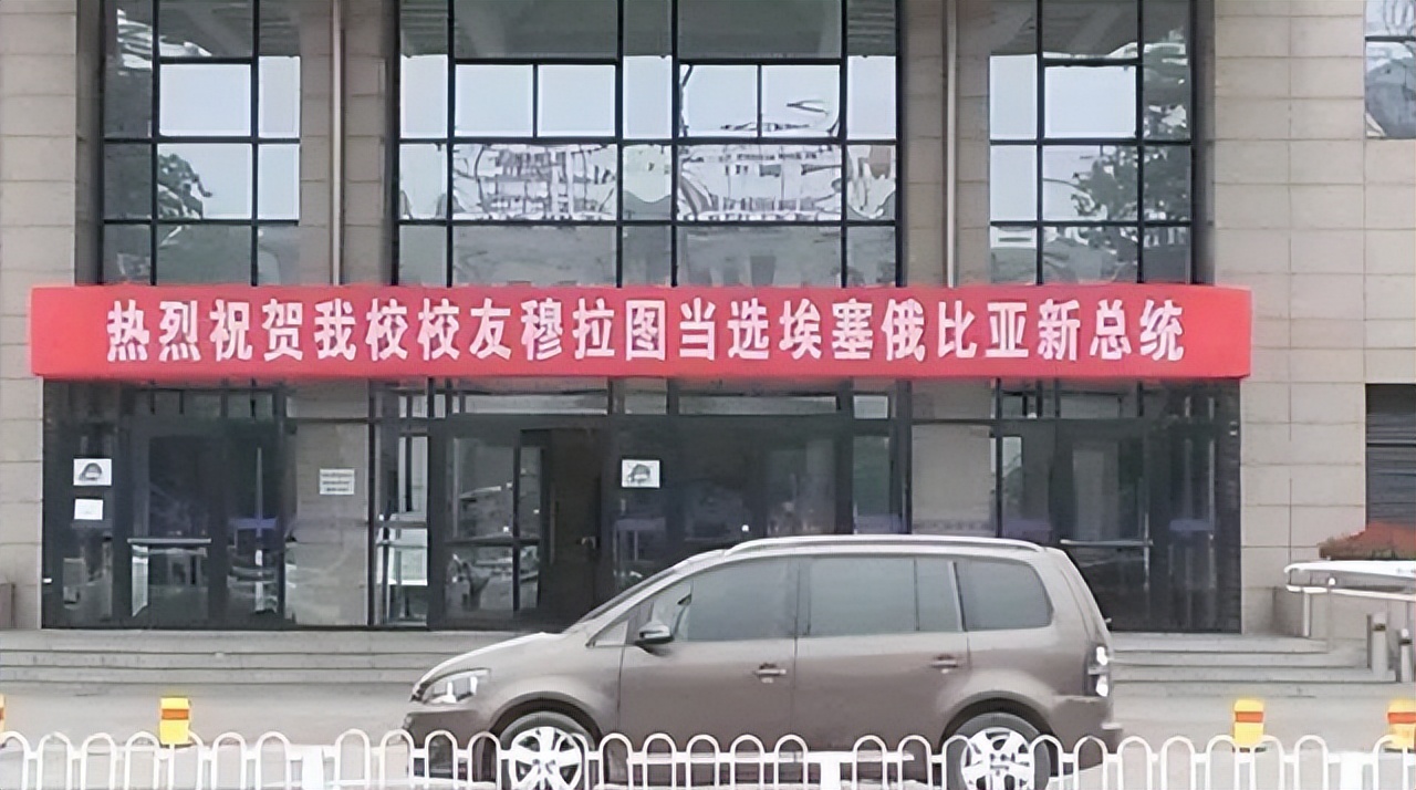 这国总统狂秀中文！有多少中国校友在外国当总统？