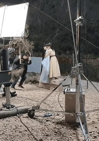 电视剧中的不忍直视,为什么电视剧拍戏只有上半身