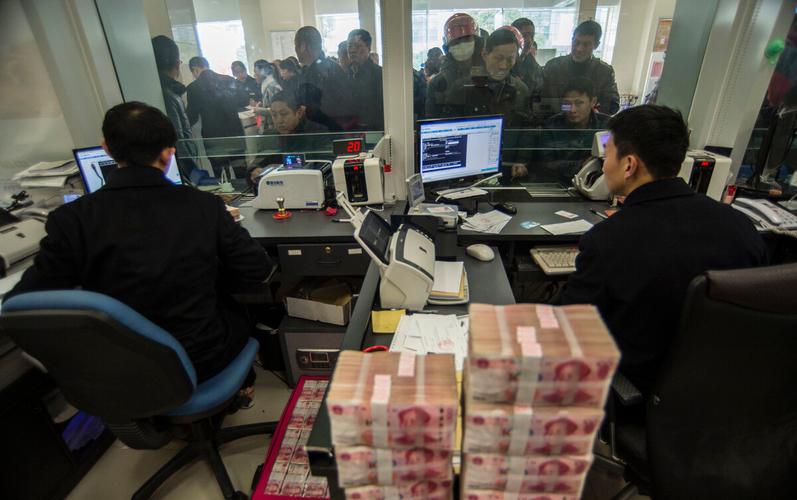 储户取款被限额一千元是否违法,银行卡突然限额1000能正常取款吗