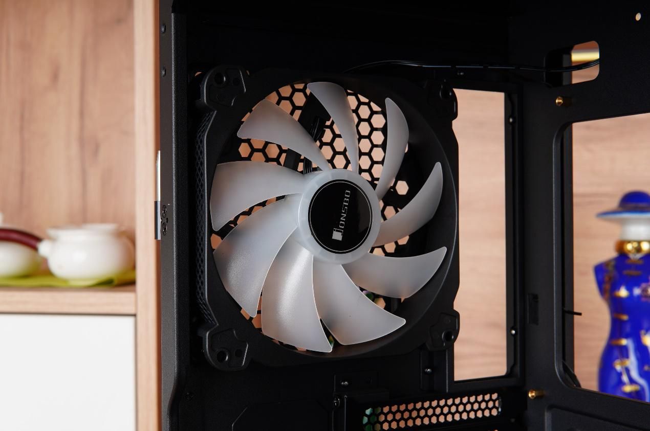 可以装多个硬盘的主机箱,带可插拔硬盘盒的主机