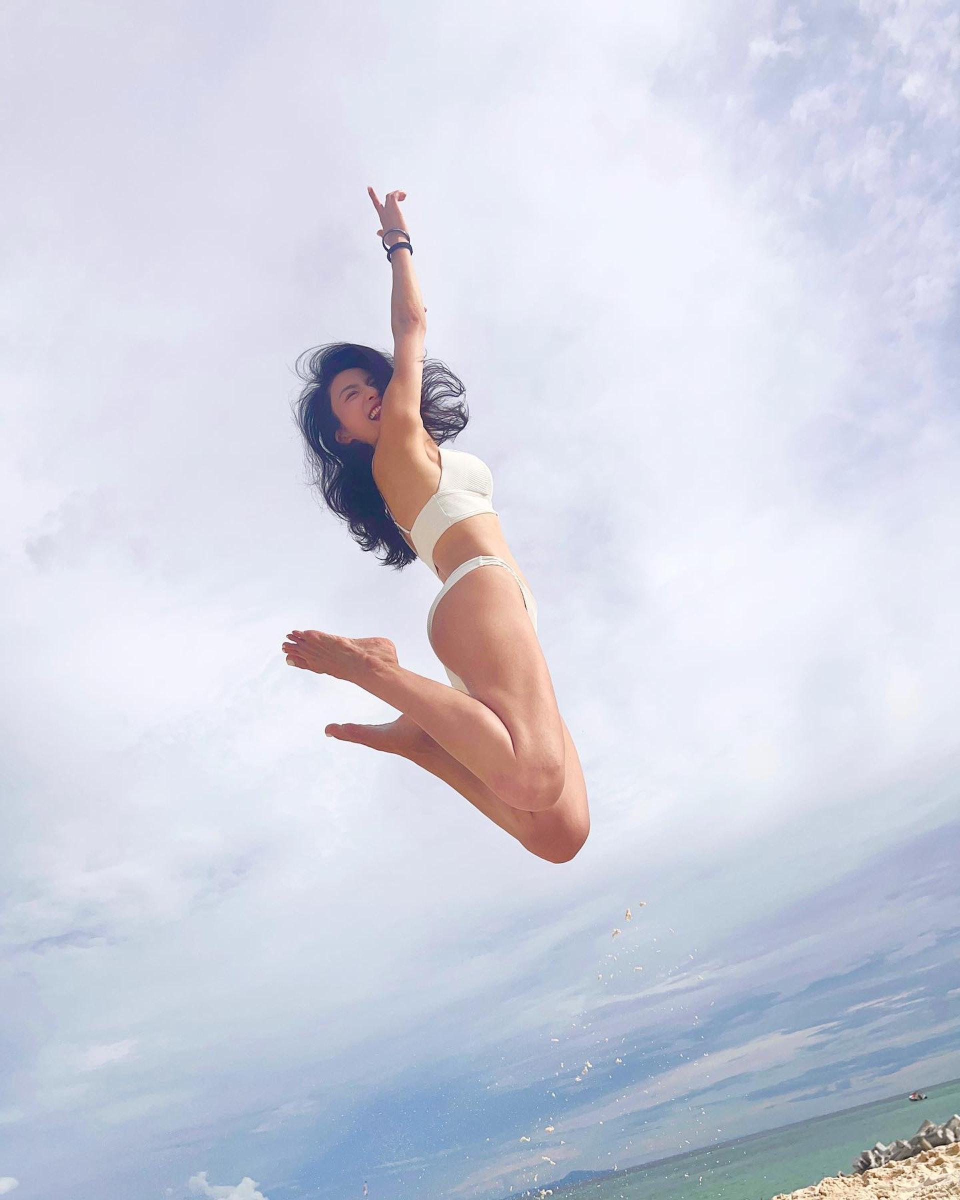 37岁tvb前甜美花旦被曝婚变,49岁前tvb女神被指婚变