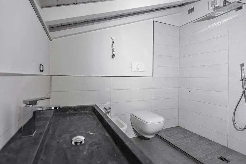 装修好的房子怎么安装燃气热水器,安装燃气热水器好还是电热水器好