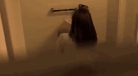 一人洗澡,百人围观!*拍偷**事件为何层出不穷?*拍偷**工具哪来的?