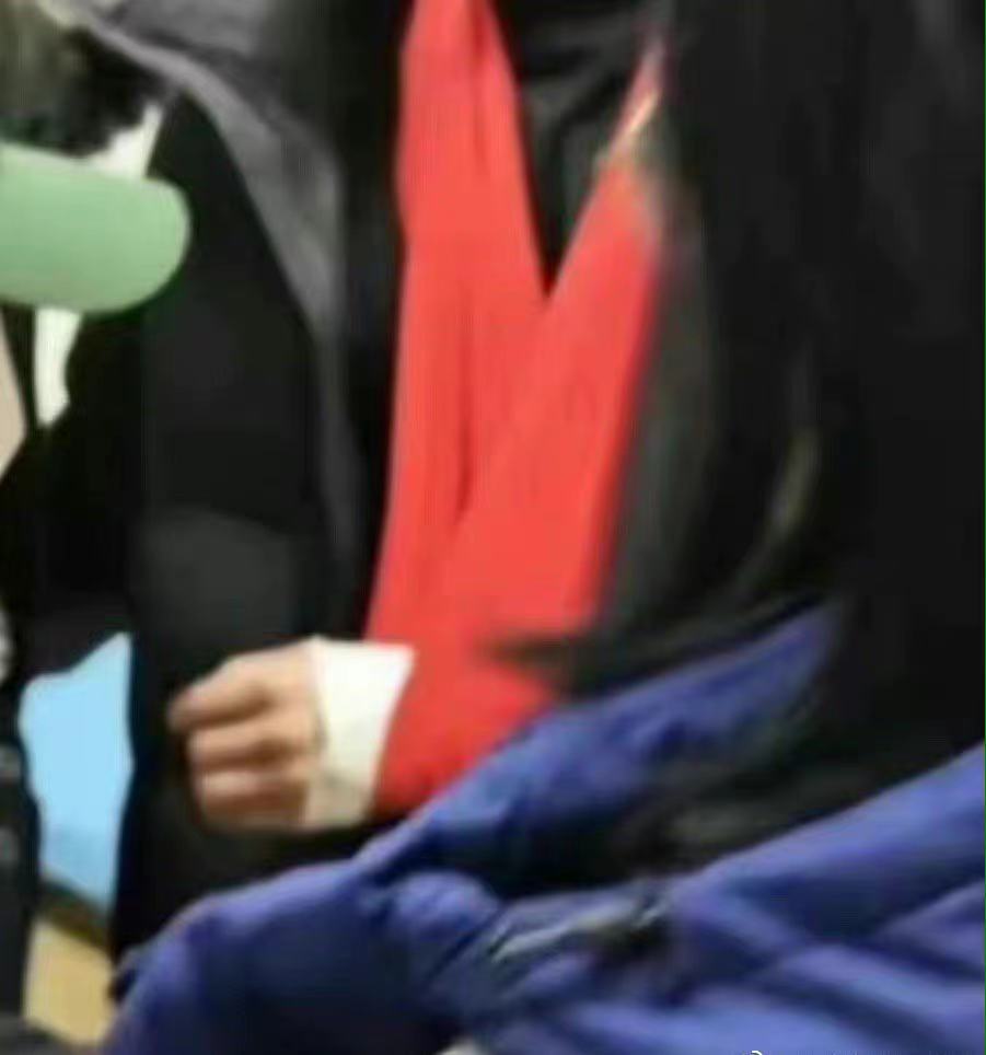 张新成掰手腕骨折视频,张新成受伤的节目