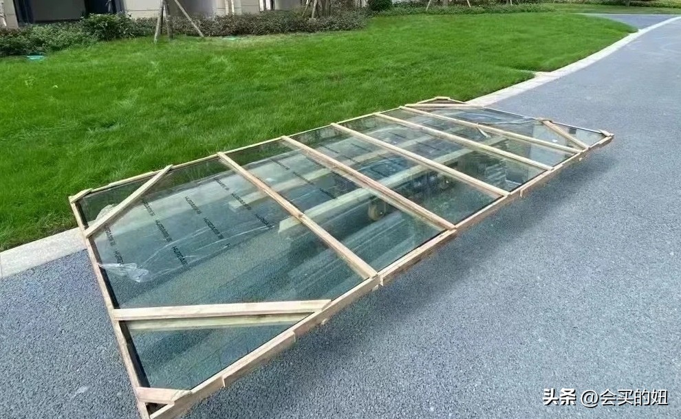 大玻璃和小玻璃哪种好,新型大玻璃应该注意些什么