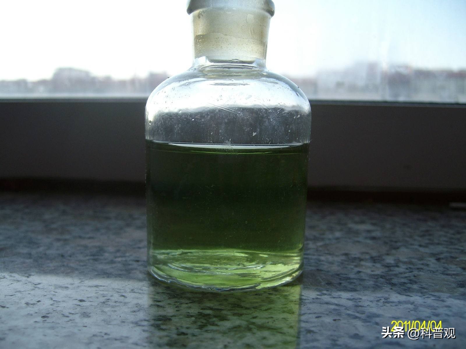 倒进热水变绿水，“夺命保温杯”屡次遭央视曝光，大家应警惕对待