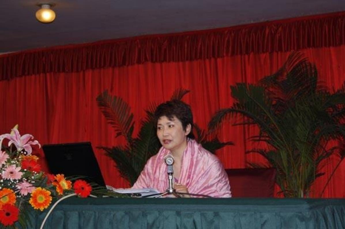 央视女主持人宁辛,主持人宁辛及丈夫近况