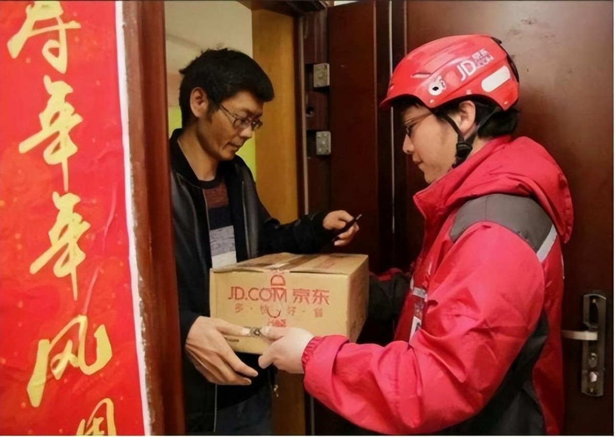 京东001号快递员辞职被拒，刘强东承诺：干够5年我给你买一套房