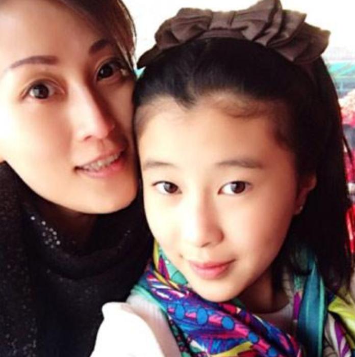 怎么看待杨子前妻被称为三妈,杨子前妻罕见出镜