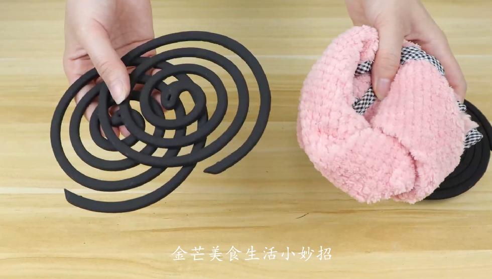 今天才发现，一条毛巾就能把蚊香完整分离，1秒一个，太实用了