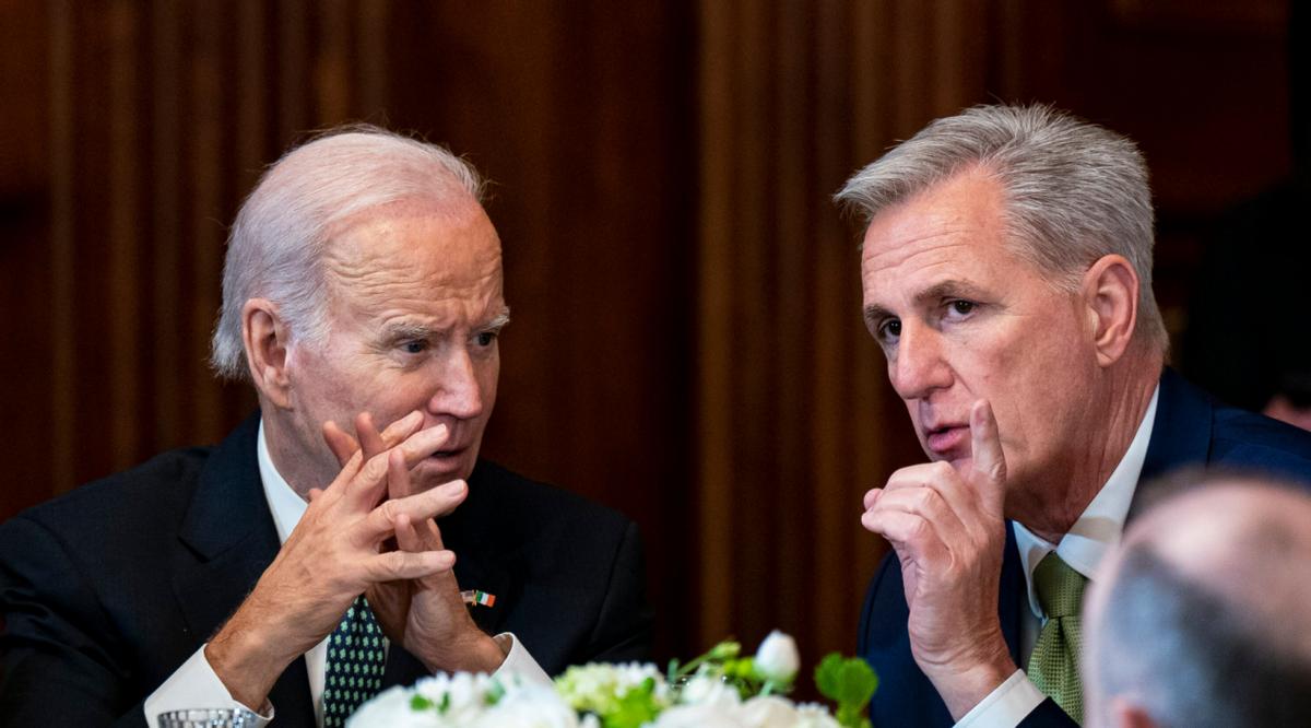 拜登被美国公务员起诉,美国干部起诉拜登最新头条消息