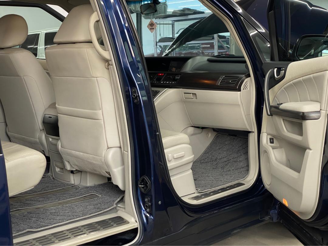 老款艾力绅二手车修复,老车翻新艾力绅