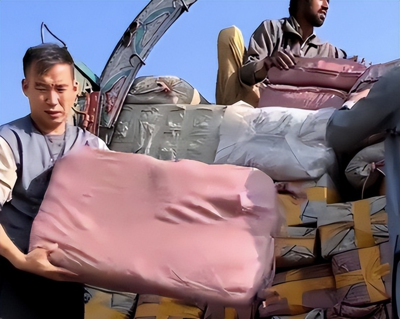 年入100万的河南小伙变穷光蛋，凭借厨师手艺，在巴基斯坦当村长