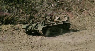 俄乌坦克近距离决斗场面,俄军坦克近距离一炮打爆乌军坦克