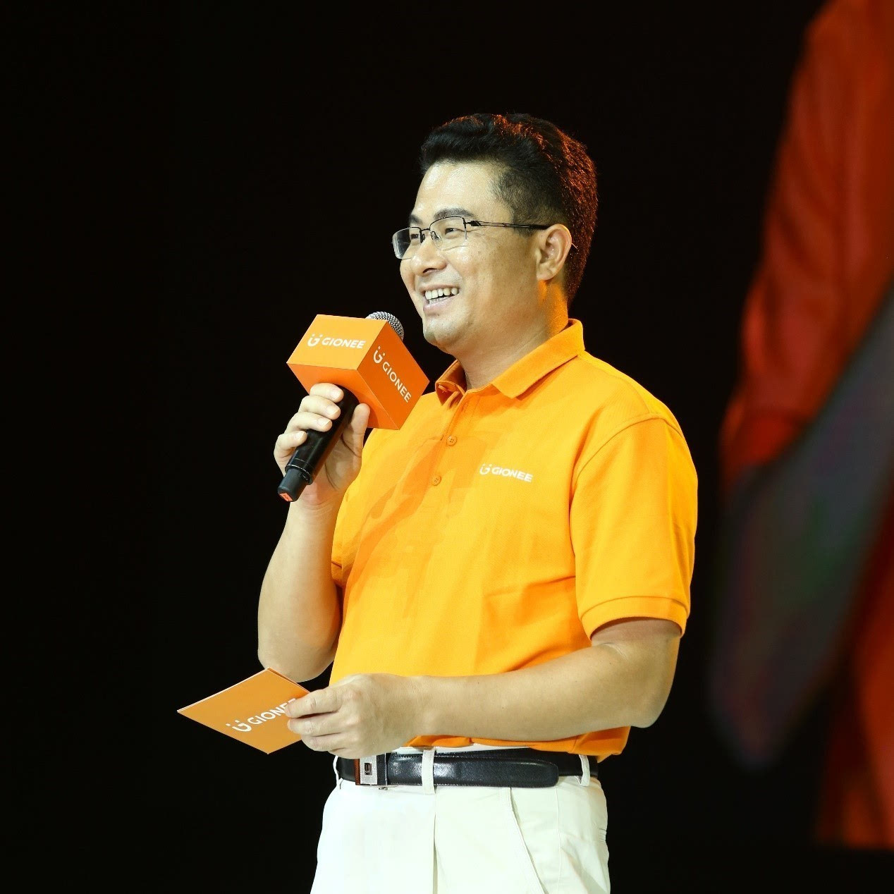 2018年，金立集团创始人刘立荣，一把输掉7亿美金：*场赌**套路多深