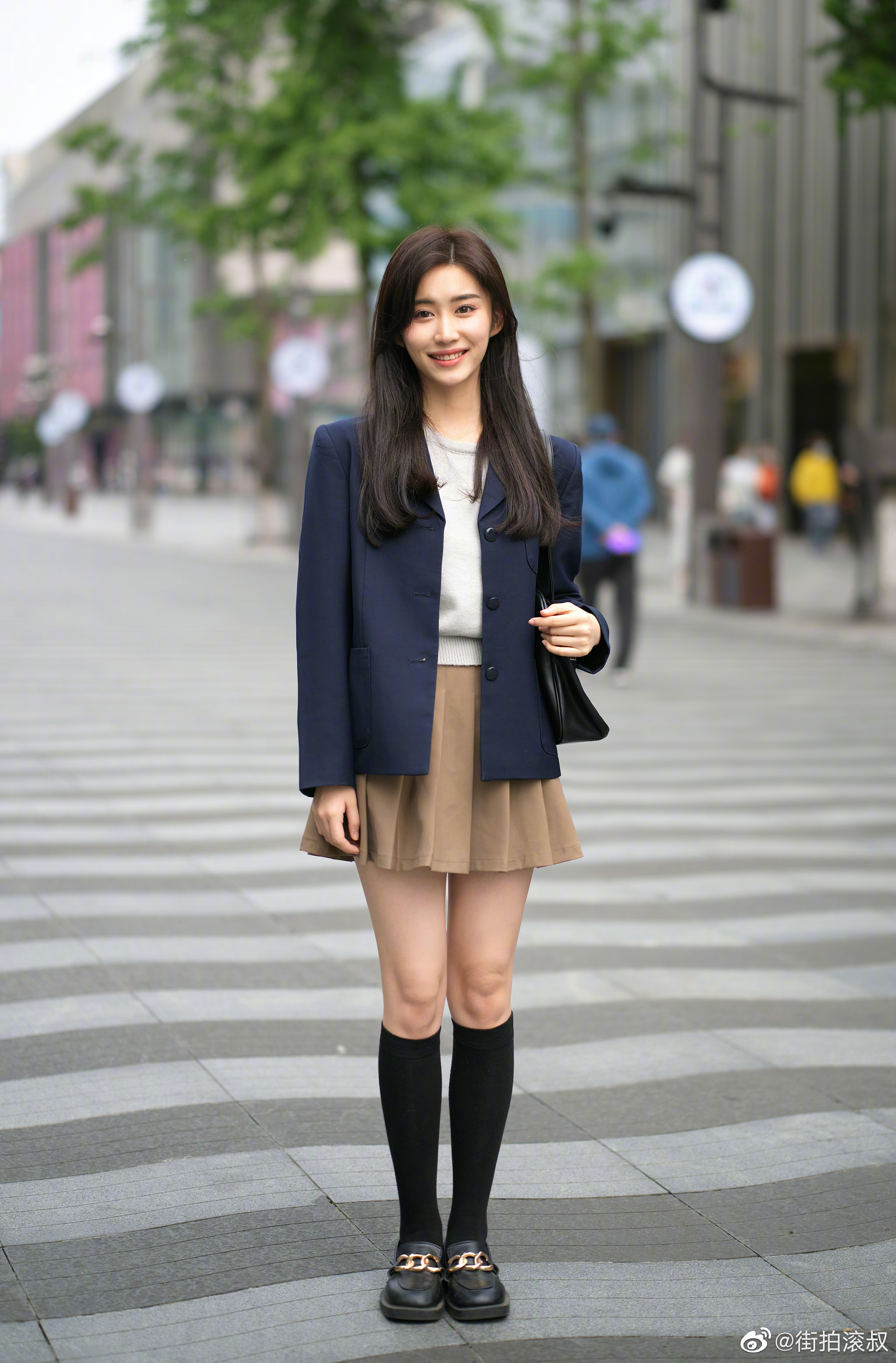 上课衣服穿反怎么办,上课忘记穿裤子该怎么办