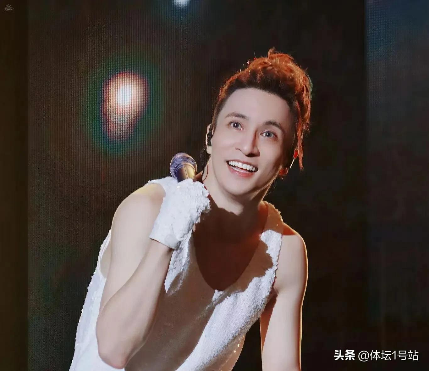 阿根廷球迷梅西吃饭,阿根廷粉丝冲进球场梅西的反应