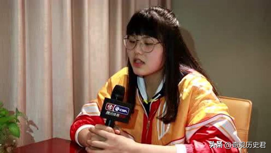 女篮队员李月汝身高简介,中国女篮大中锋李月汝今何在