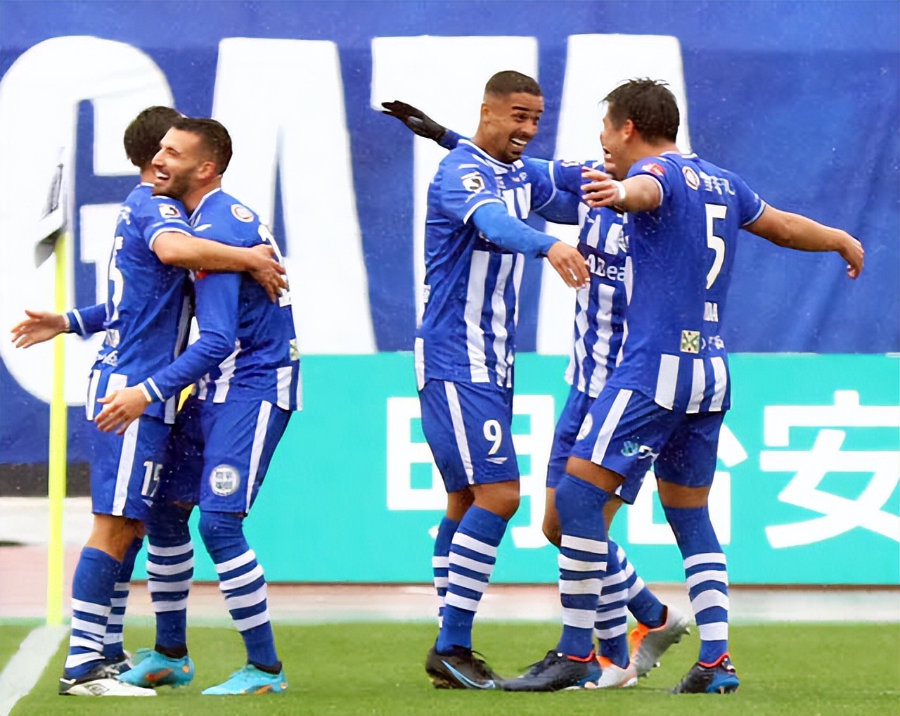 J2再现大误判!山形打入两粒越位球,这就是日本裁判的人情世故?