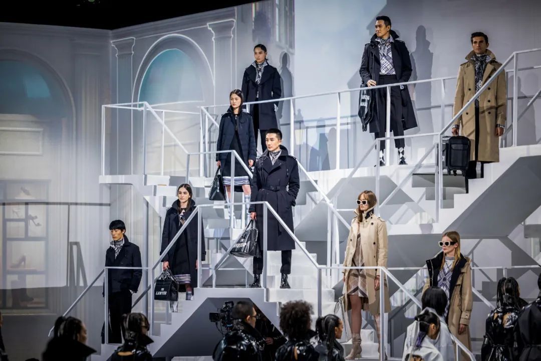 为何穿过阿迪、耐克羽绒服的人，都开始换回国产波司登了？