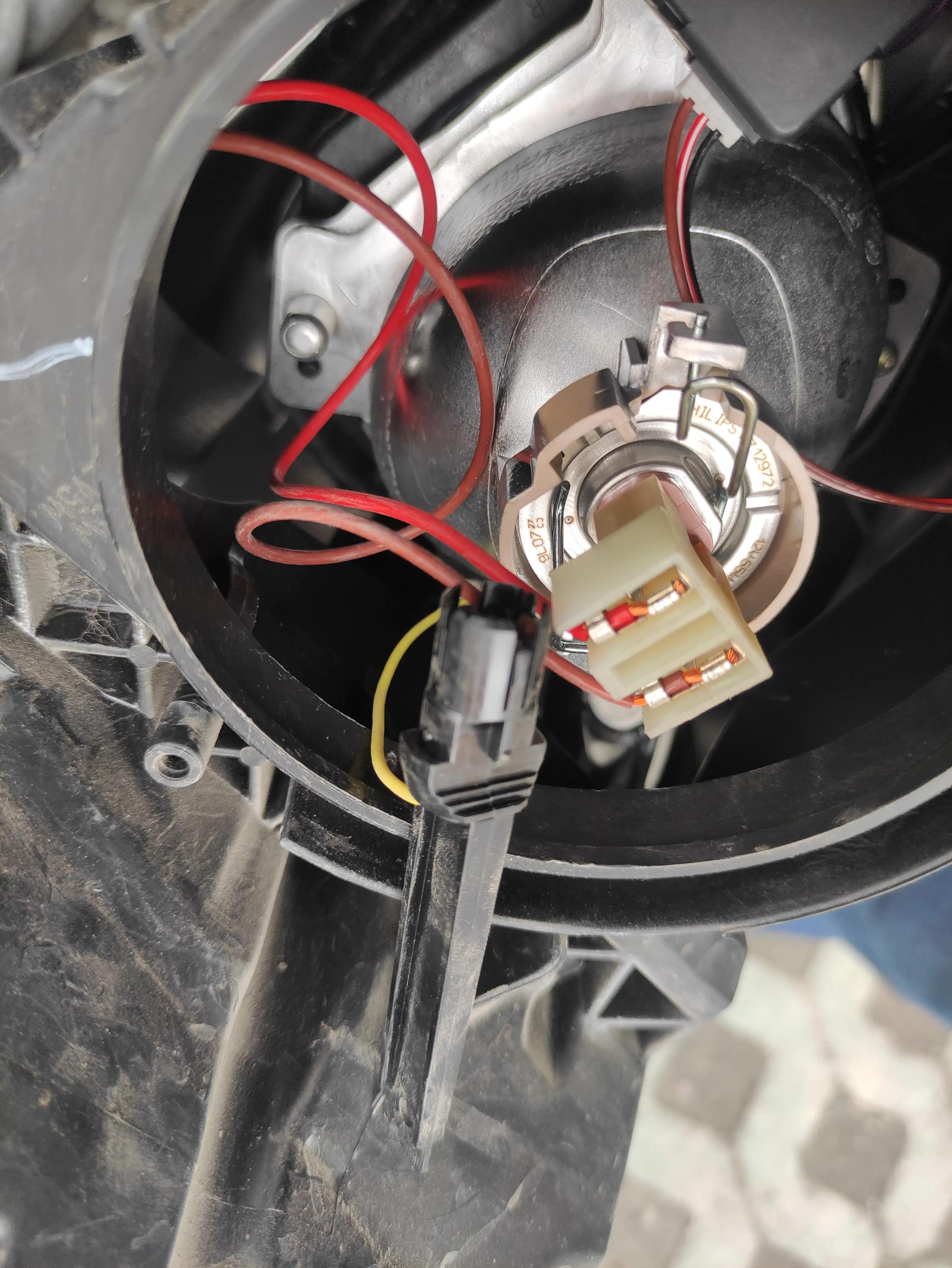 自己动手换明锐尾灯灯罩,斯柯达明锐改led灯示宽灯怎么匹配