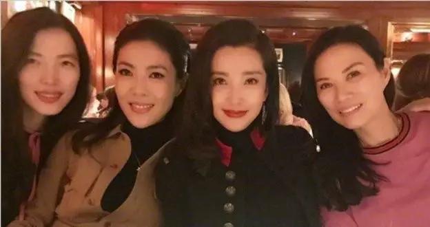 50岁邓文迪离婚后生活,邓文迪离婚靠什么生活