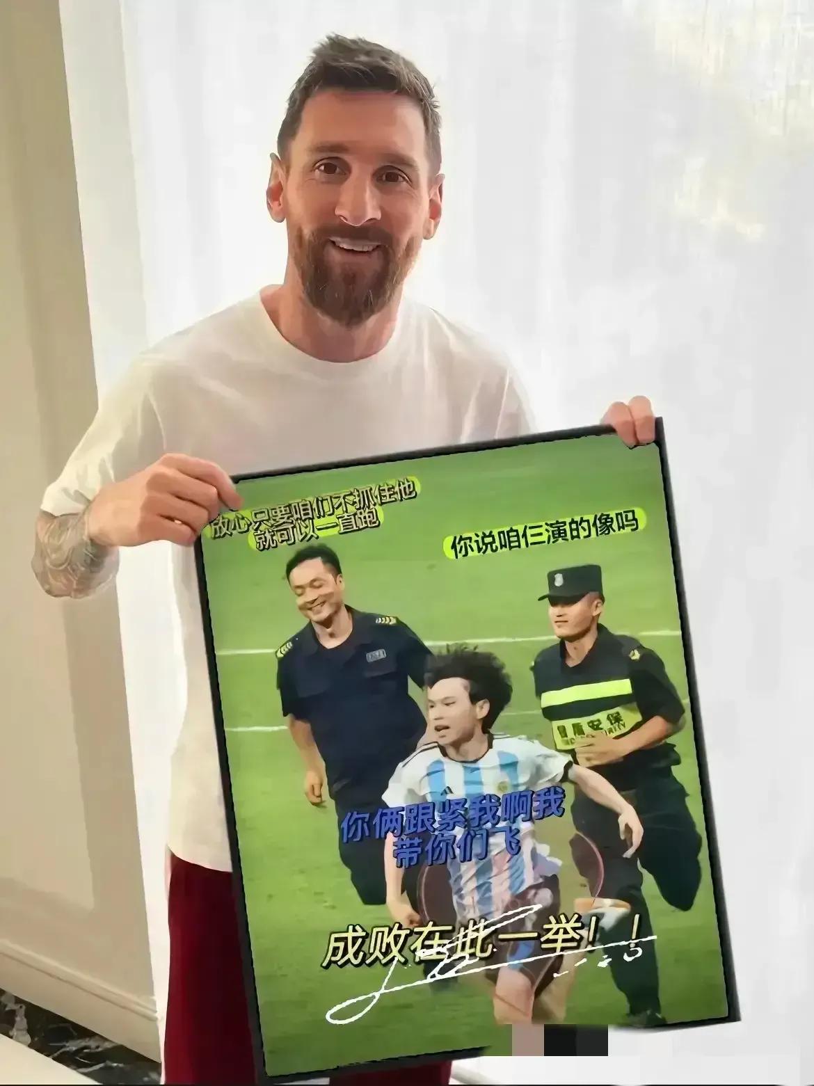 中国小伙合影梅西,中国少年拥抱梅西