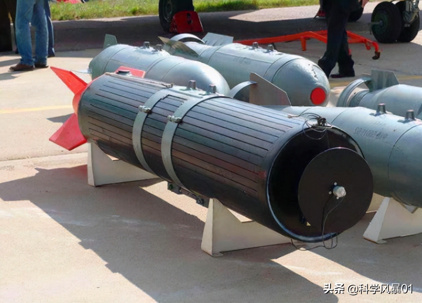 伊拉克石墨炸弹视频,石墨炸弹轰炸伊拉克