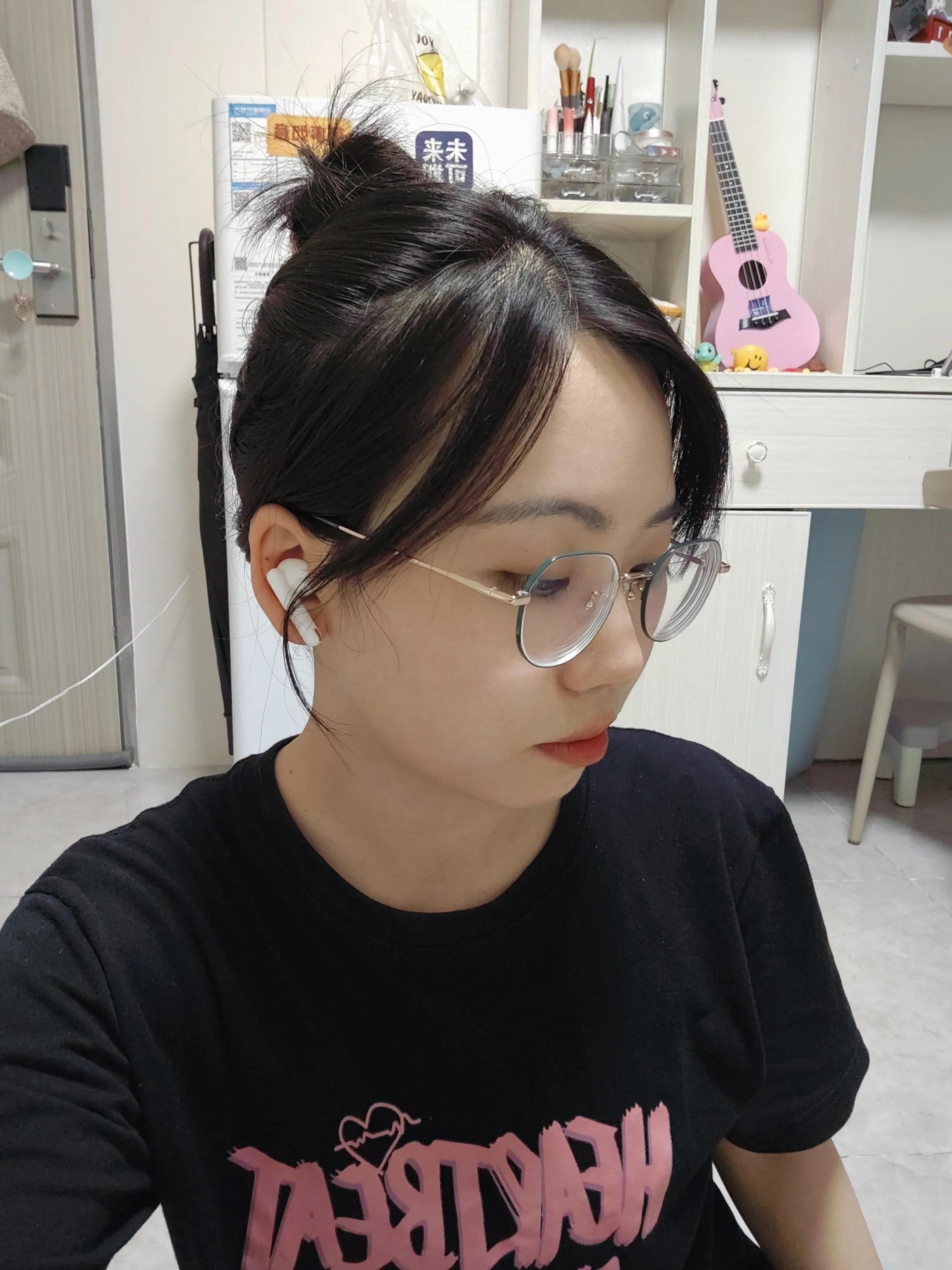 适合圆脸的高颅顶丸子头,夏季凉爽发型中长发丸子头