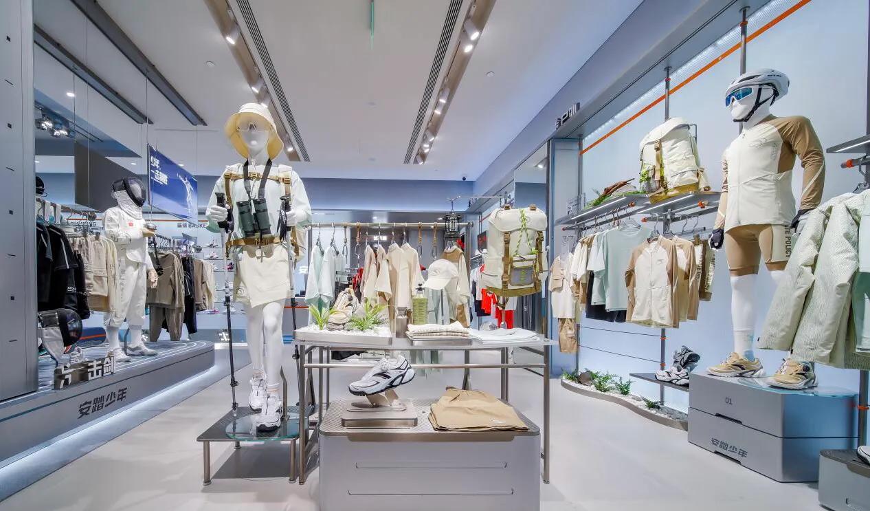 安踏成都专卖店,安踏官方少年旗舰店直播