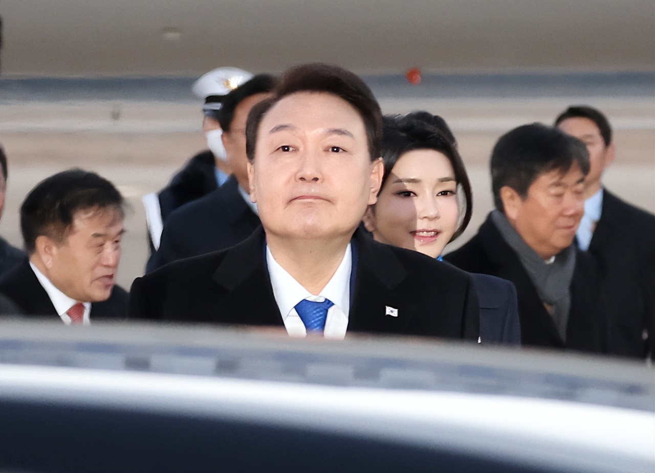 韩第一夫人穿军装,韩第一夫人着装