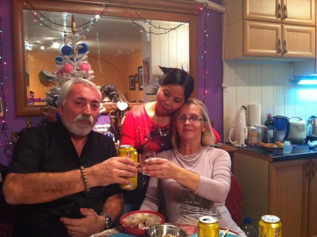 浙江农家女在塞尔维亚十年创业，经历了偷渡打工经商未婚生子