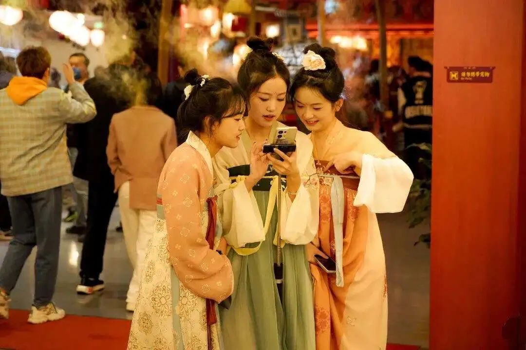 旅游业迎近年来最火热五一,五一假期休闲旅游持续火爆