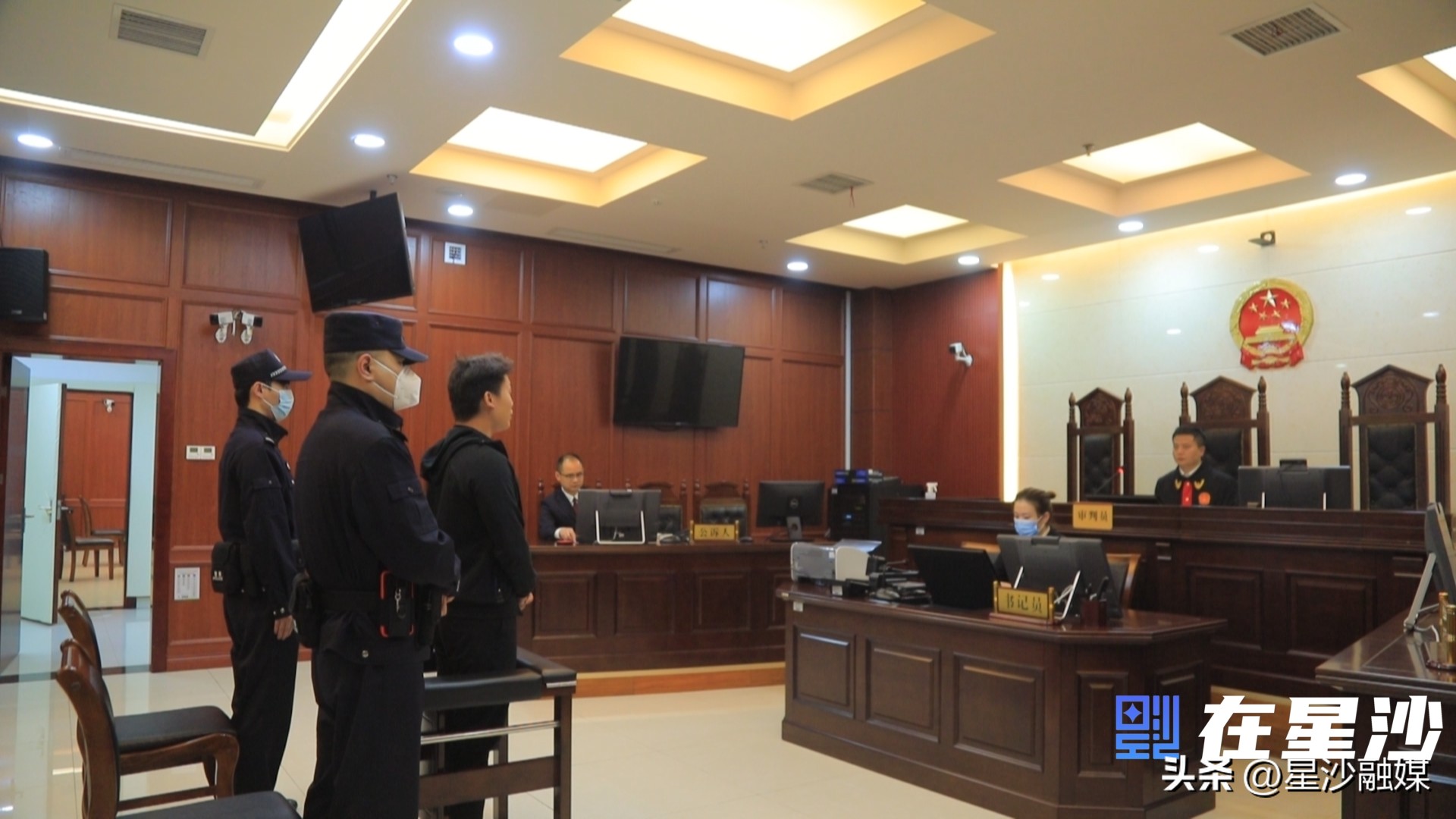 警惕！出售银行卡轻松赚钱？后果很严重！