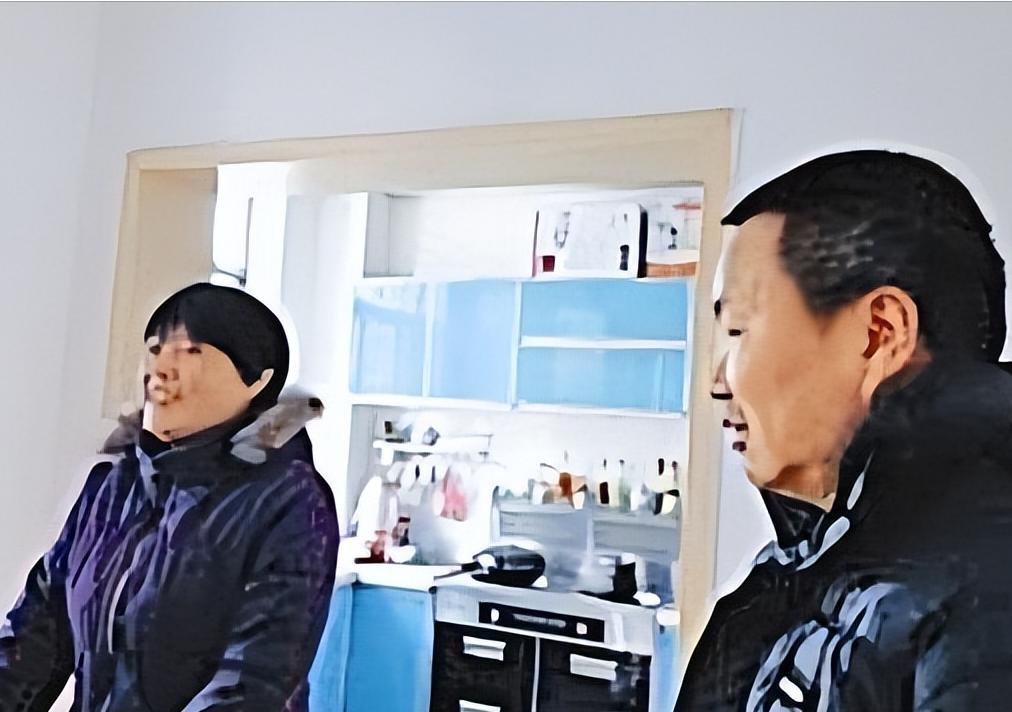 湘潭大学女教授和校门口摆摊的丈夫，女教授：他都是为了我