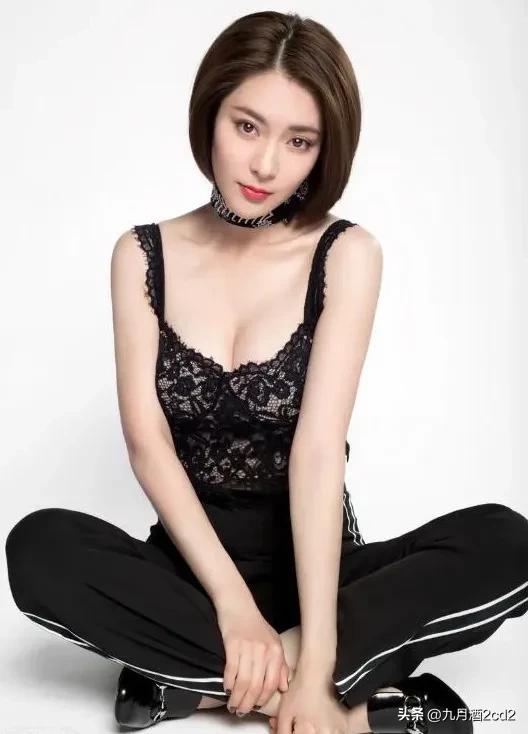 性感火辣、妩媚多姿又充满御姐风范的完美女神,是喜欢的类型吗?