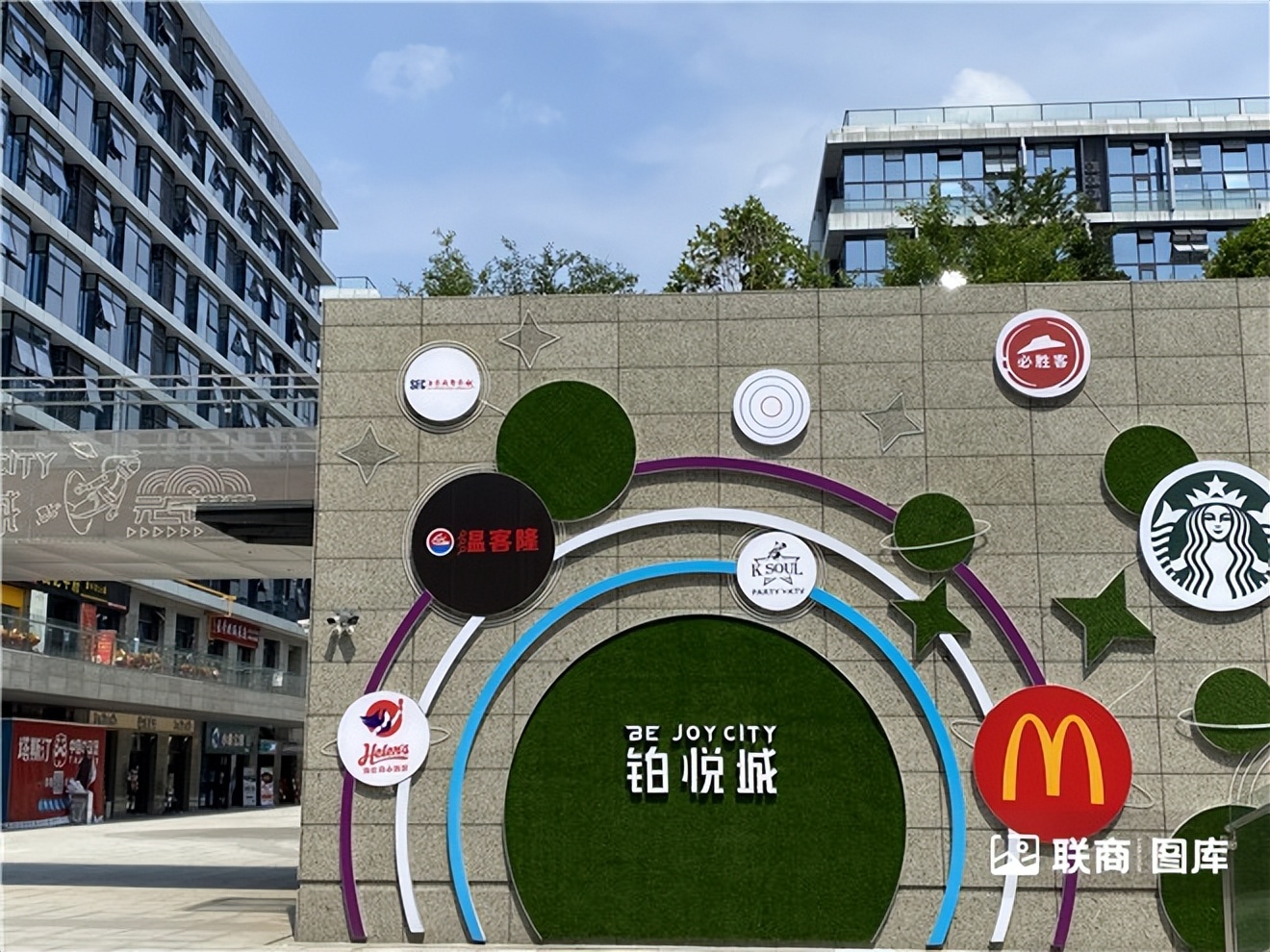 “鸽王”、潮玩街区…实探杭州近期新开的三个商场