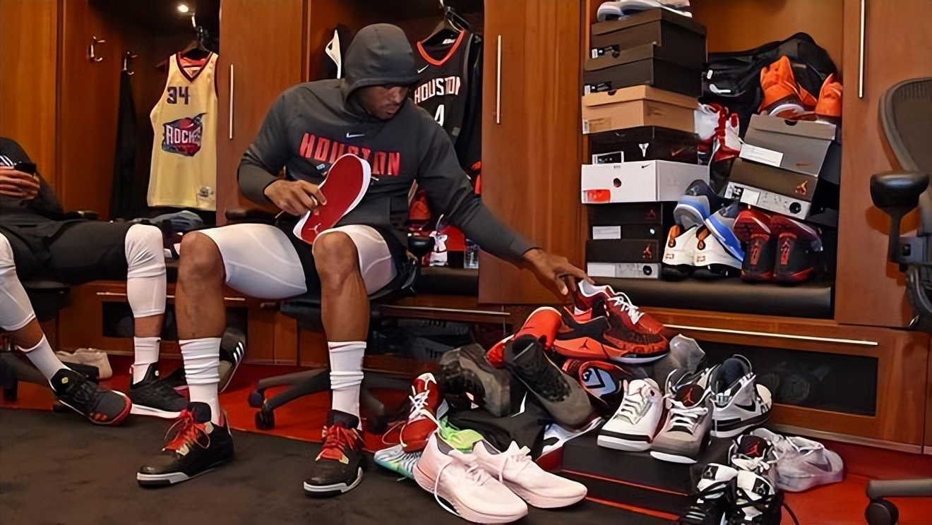 nba球员多久换一次球鞋,nba强度有多大