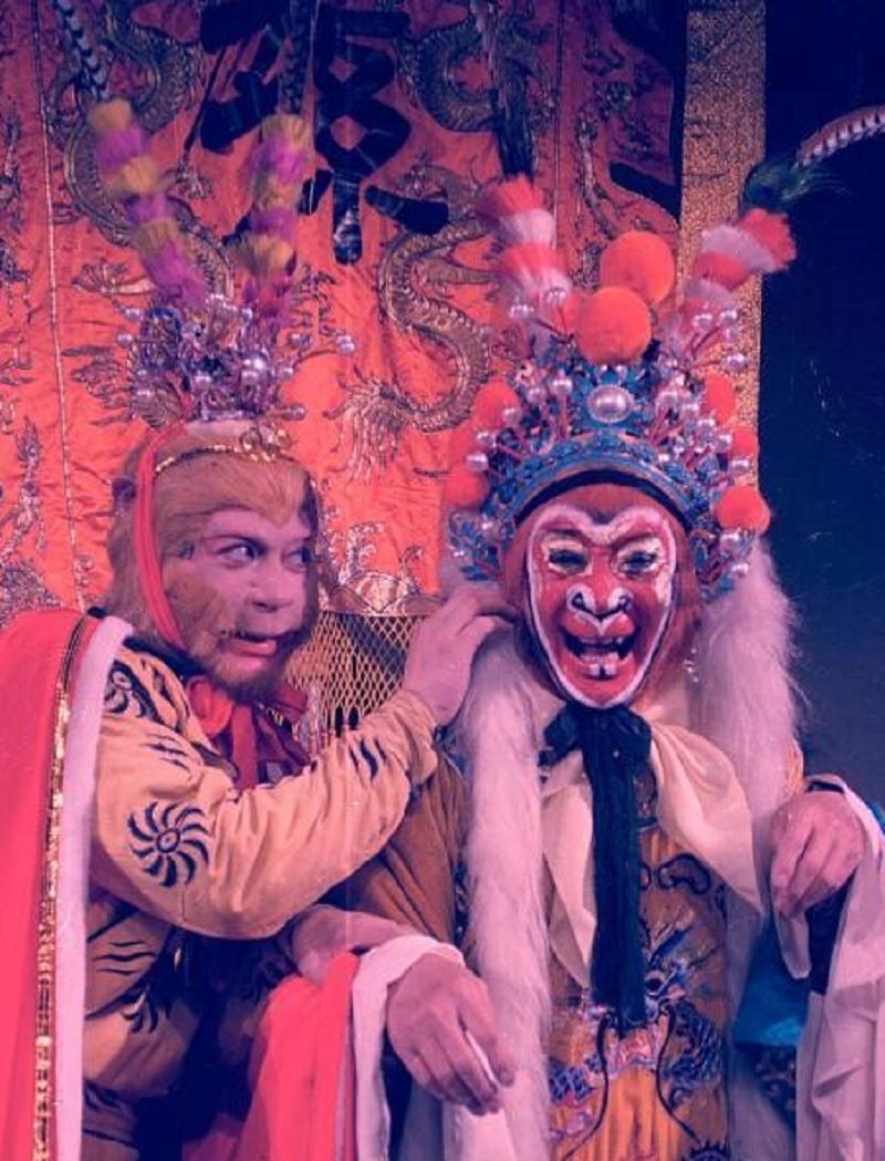 六小龄童抬棺,六小龄童去守墓了吗