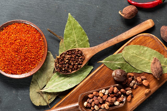 香料草果去核吗,毕节草果花香料