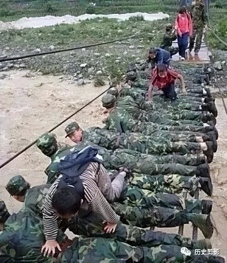 汶川地震15周年：100张照片，100个让人泪流满面的瞬间