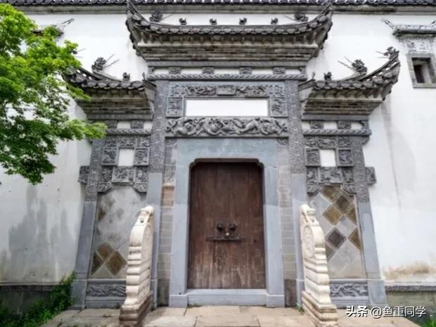 开门见坟的寓意,门前远处有坟是什么兆头