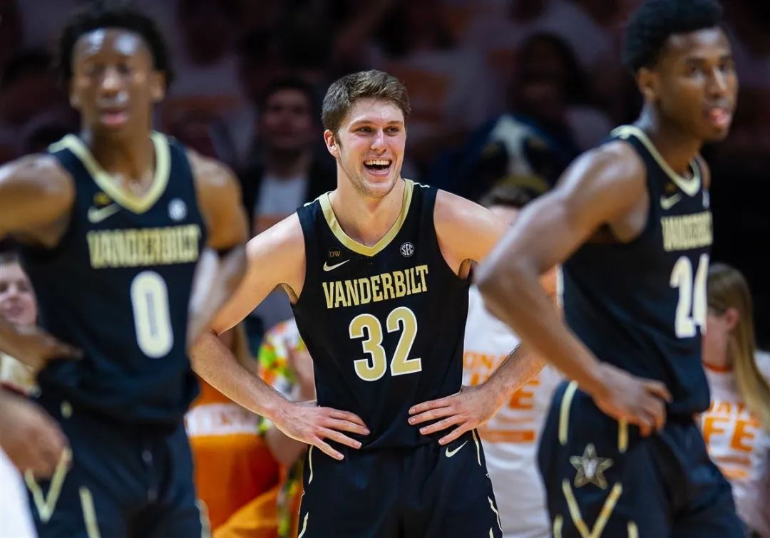 夏联励志一幕!从外卖员到NBA关键先生!努力的人永远不会被辜负